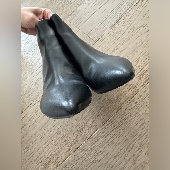 like new Nine West black ankle boots - Picture 7 of 8